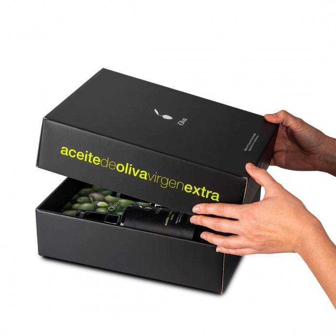iOliva Gift Box - 750 ml. Extra Virgin Olive Oil. Opening