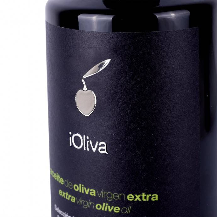 Botella iOliva - 500 ml. Aceite de Oliva Virgen Extra. Detalle etiqueta y logo